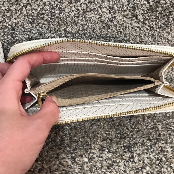 PRICE DROP 🎉 Wallet Set - White & Gold - Picture 8 of 9